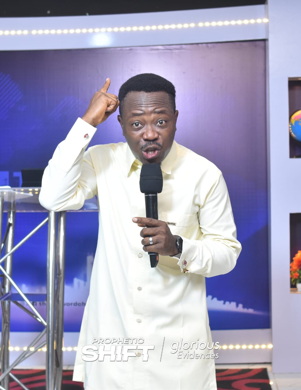 Pastor Cylars teaching passionately